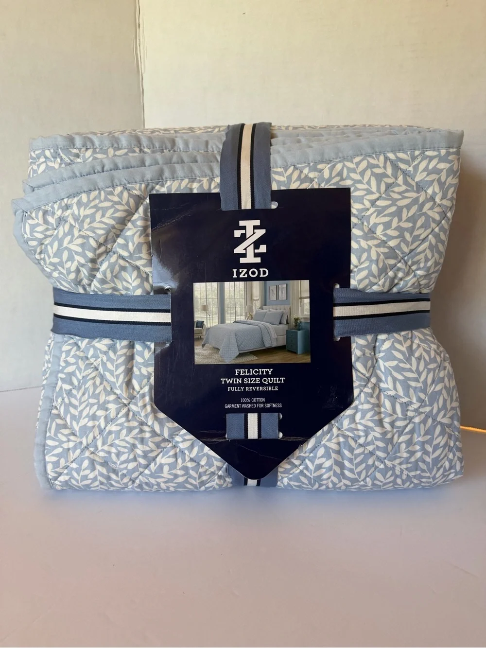 Izod Felicity Quilt and Sheet Set-Leaf Motif